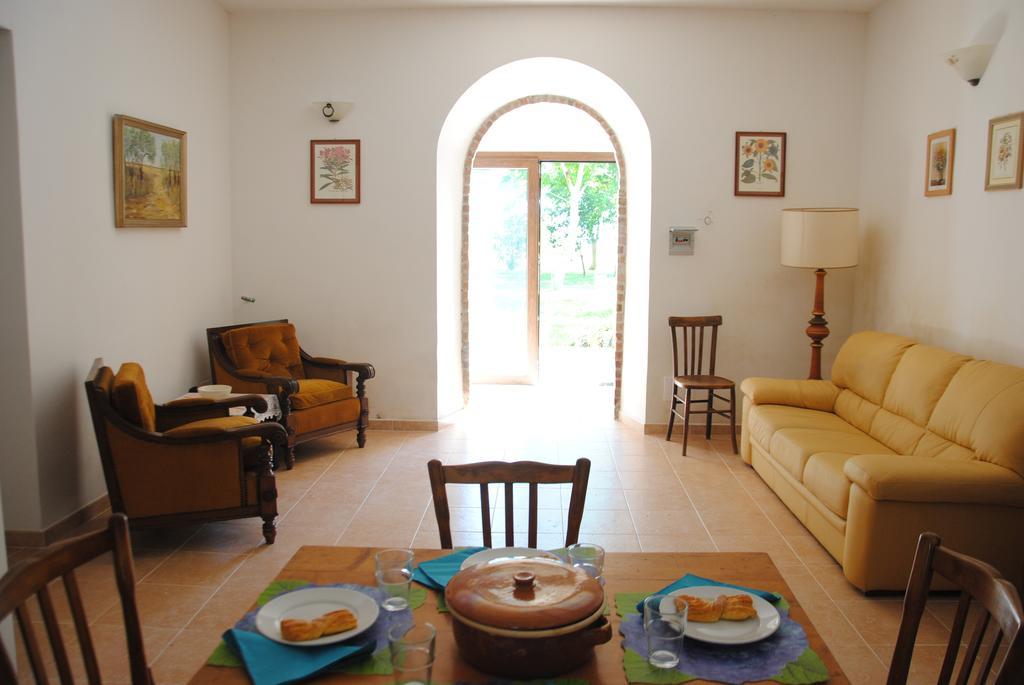 Agriturismo Casal Taccone Apartment ตาร์กวิเนีย ห้อง รูปภาพ